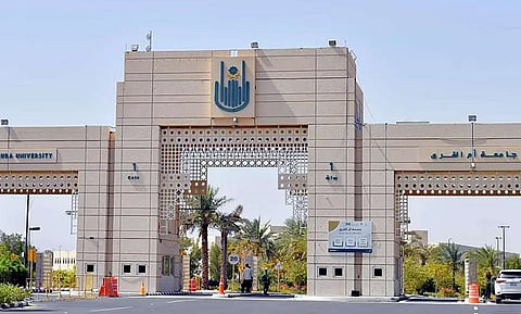 جامعة أم القرى: الالتزام بالزي الوطني شرط لدخول المقرات وحضور المحاضرات