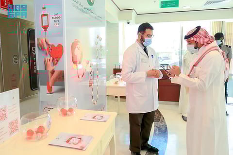 «التخصصي» يشهد تفاعلًا واسعًا من المتبرعين للحملة الوطنية للتبرع بالدم