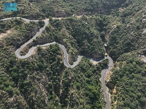 طريق العبادل بجازان.. شريان حيوي يربط العارضة بجبال سلا