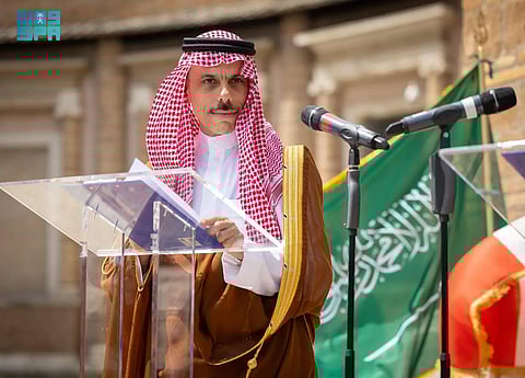 وزير الخارجية يلتقي نظيره الإيطالي ويعقدان جلسة مباحثات رسمية في روما
