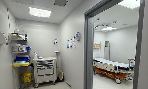 تجمع جازان الصحي يطور ويشغل 38 غرفة عزل بمستشفيات ومراكز المنطقة (صور)