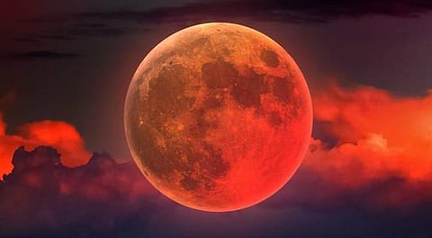 موعد خسوف القمر في المملكة والوطن العربي غدا.. متى يبدأ وينتهي؟