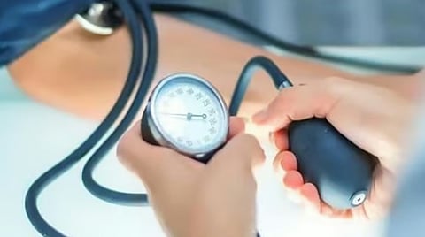 استشاري: 9 أخطاء شائعة تعطي قراءات غير دقيقة أثناء قياس الضغط