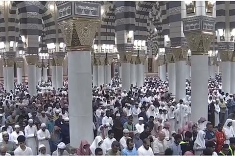 بداية صلاة الخسوف في المسجد الحرام والمسجد النبوي