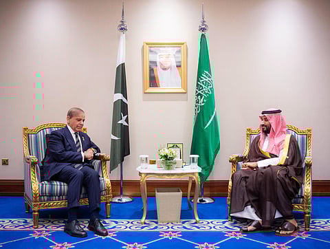 ولي العهد يلتقي رئيس الوزراء الباكستاني في الدوحة
