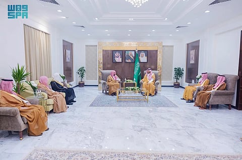 أمير الحدود الشمالية يبحث مع وزير العدل تطوير القطاع العدلي في المنطقة