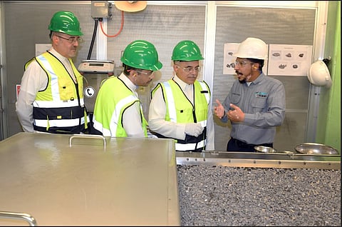 نائب وزير الصناعة يتفقد عددًا من المنشآت الصناعية ويلتقي المستثمرين في ينبع