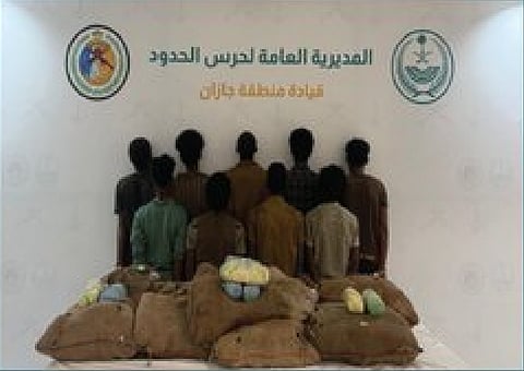 القبض على 9 إثيوبيين بجازان لتهريبهم 180 كيلوجرامًا من القات