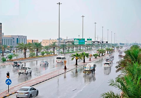 طقس المملكة الإثنين.. أمطار رعدية وزخات من البرد ورياح نشطة على عدة مناطق