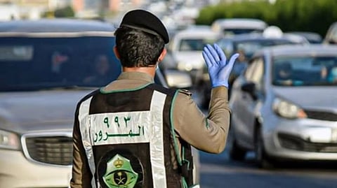 «المرور» توضح 6 أسباب تؤدي لانحراف المركبة بشكل مفاجئ أثناء القيادة