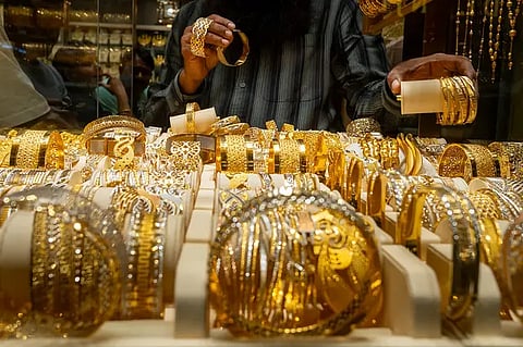 سعر الذهب في السعودية اليوم الخميس 3-4- 1447 لكل الأعيرة