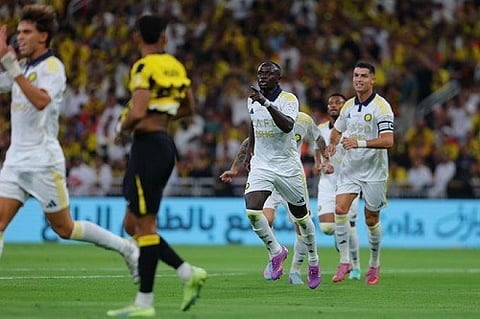 النصر يحسم قمة "دوري روشن" أمام الاتحاد