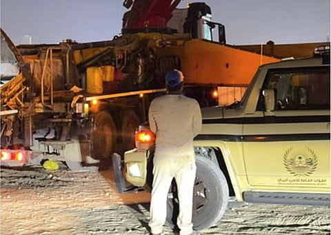 ضبط نيبالي لتلويثه البيئة بتفريغ مواد خرسانية في المنطقة الشرقية
