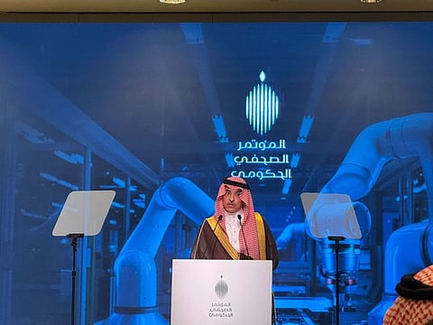 وزير الإعلام سلمان الدوسري