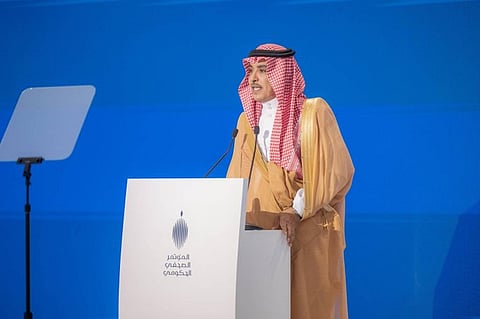 وزير الإعلام سلمان الدوسري
