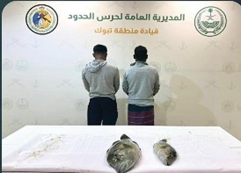 حرس الحدود بتبوك يضبط بنغاليين مخالفين للائحة الأمن والسلامة لمزاولي الأنشطة البحرية