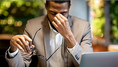 كيف يتصرف الموظف حال تعرضه للتحقيق الإداري؟.. خبير يوضح