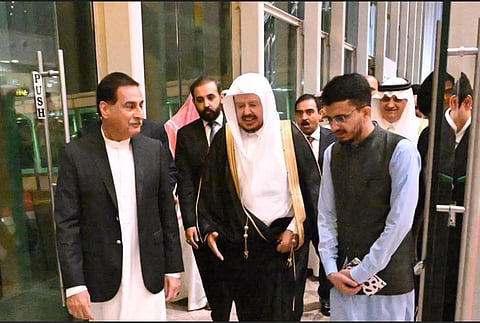 رئيس مجلس الشورى يصل إلى باكستان في مستهل زيارة رسمية