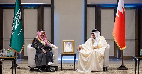 وزير الخارجية يبحث مستجدات الأوضاع الإقليمية والدولية مع نظيره البحريني