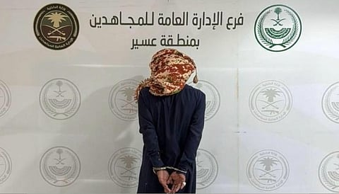 القبض على مواطن في عسير لترويجه الإمفيتامين وإحباط تهريب 40 كجم من القات بجازان
