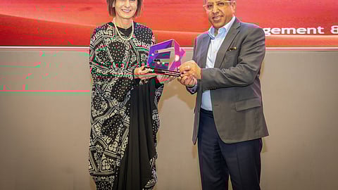 «أرامكو».. أول شركة كبرى في قطاع النفط والغاز تفوز بجائزة الشركة عالية الأداء