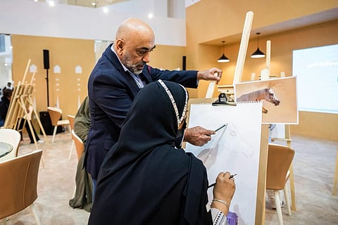 ورشة عمل «رسم الجواد العربي» تستقطب المواهب ضمن فعاليات معرض الصقور والصيد السعودي الدولي 2025