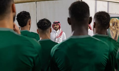 وزير الرياضة يتابع استعدادات الأخضر قبل مواجهة العراق في الملحق الآسيوي المؤهل للمونديال