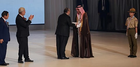 راية إكسبو تُسلّم رسميًا من اليابان إلى السعودية في حفل اختتام معرض أوساكا