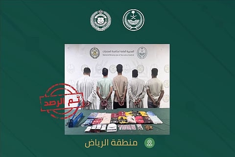 القبض على مواطن ويمنيين وإثيوبيين بالرياض لترويجهم 18 كيلوجرامًا من الحشيش وأقراصًا خاضعة لتنظيم التداول الطبي