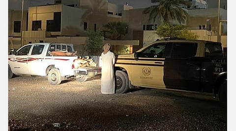 ضبط مواطن ومقيم يمني لارتكابهما مخالفة التخييم ونقل الحطب المحلي في الرياض وعسير