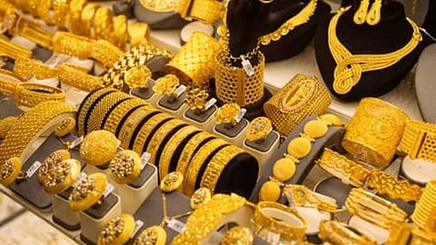 سعر الذهب في السعودية اليوم الاثنين 28-4-1447 لكل الأعيرة