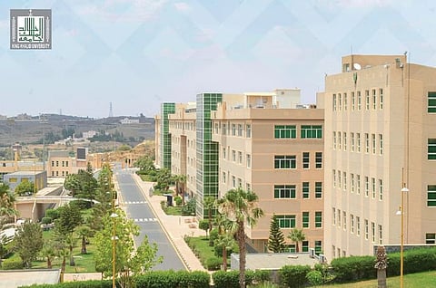 جامعة الملك خالد ونادي"محايل" يطلقان برامج أكاديمية في المجال الرياضي