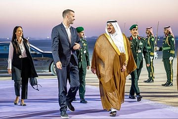 رئيس وزراء الجبل الأسود يغادر الرياض وفي مقدمة مودعيه نائب أمير المنطقة