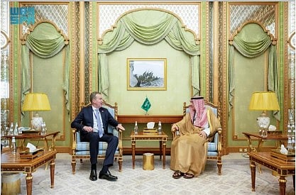 وزير الدولة للشؤون الخارجية يلتقي رئيس المنتدى الاقتصادي العالمي