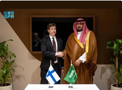 الإبراهيم يبحث مجالات التعاون الاقتصادي مع وزير فنلندي