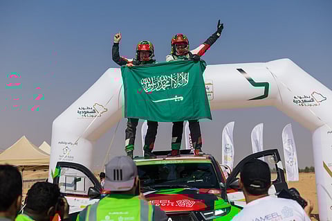 العالمي يزيد الراجحي يواصل حصد الألقاب ويحقق فوزه الخامس في باها القصيم من البطولة السعودية تويوتا للراليات الصحراوية