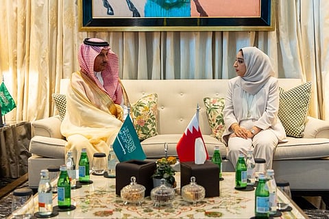 وزير السياحة يلتقي نظيرته البحرينية لبحث سبل تطوير التعاون بين المملكتين