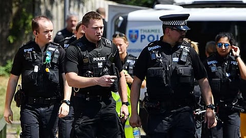 اعتقال رجلين بعد حادثة طعن في قطار ببريطانيا