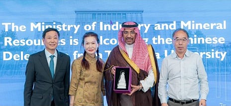 الخريف يبحث الفرص الاستثمارية المشتركة في الصناعات المتقدمة مع الصين