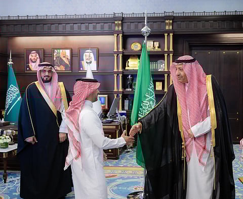 أمير الباحة يلتقي الفريق الطبي بمركز تميز القدم السكرية بتجمع الباحة الصحي