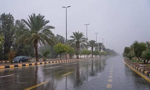 طقس المملكة الأربعاء.. أمطار خفيفة رياح نشطة على عدة مناطق