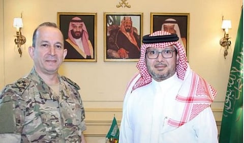 السفير السعودي ببيروت يلتقي قائد الجيش اللبناني لبحث المستجدات والأمن في الجنوب