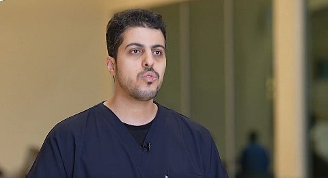 مختص: تناول الحلويات والمشروبات الغازية يسبب تسوس الأسنان