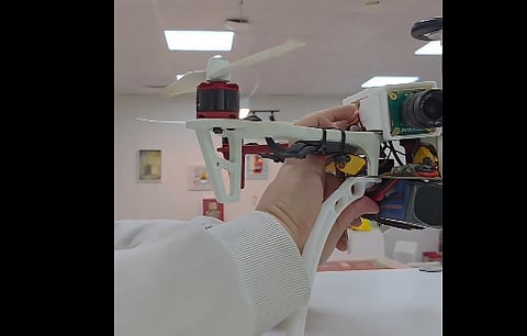 درون إسعافي طائر