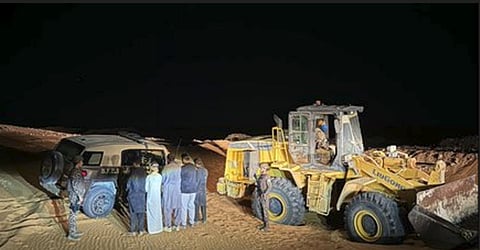 «الأمن البيئي» تضبط 5 مقيمين من الجنسيتين اليمنية والباكستانية لاستغلالهم الرواسب في الشرقية