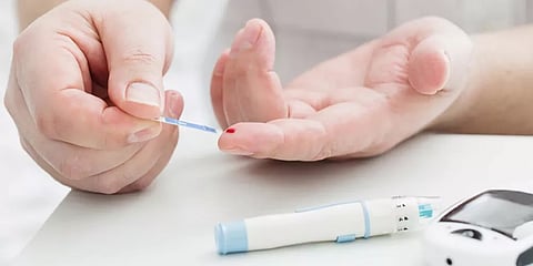 يتلف الأوعية الدموية والأعصاب.. كيف يهدد السكري صحة القلب ويزيد خطر أمراض الشرايين؟