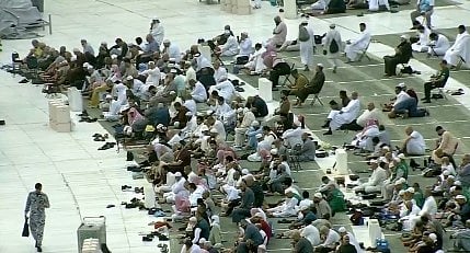 المصلون يؤدون صلاة الاستسقاء في المسجد الحرام وجميع مناطق المملكة