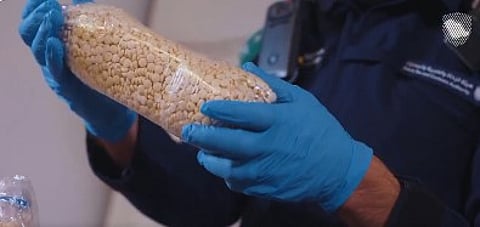 إحباط تهريب أكثر من 33 ألف حبة من الإمفيتامين و21 كيلوغرام من "الشبو" في الدرة والربع الخالي