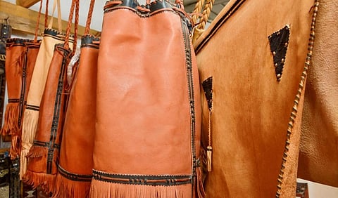 الصناعات الجلدية في نجران.. موروث تراثي أصيل وإتقان حرفي مبدع