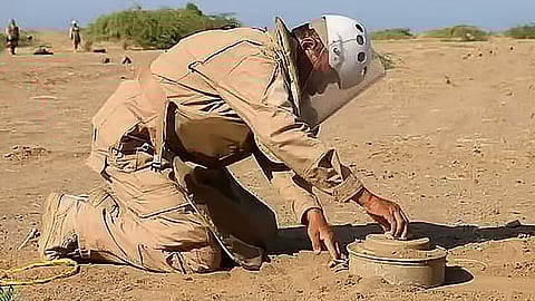 «مسام» ينزع 2890 لغماً وذخيرة وعبوة ناسفة من الأراضي اليمنية منذ بداية نوفمبر